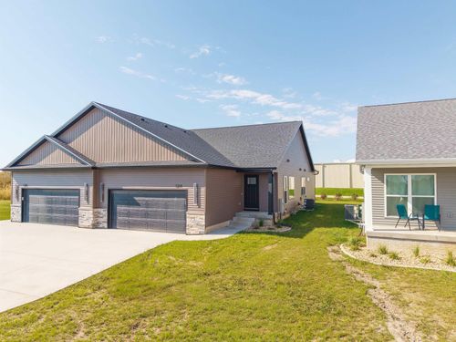 1214 Rock Ridge Cir, Waverly, IA, 50677-4344 | Card Image