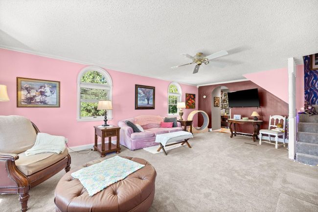 Spacious living room | Image 10