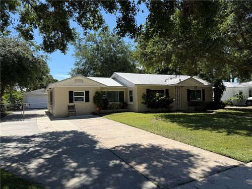 2075 34th Ave, Vero Beach, FL, 32960-2437 | Card Image