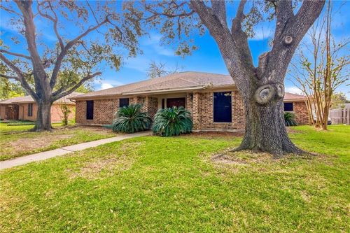 203 Wilshire Dr, Victoria, TX, 77904-1801 | Card Image