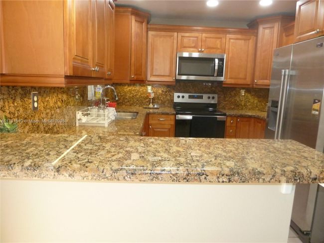 17050 Nw 22 Nd St, Townhouse with 3 bedrooms, 3 bathrooms and null parking in Pembroke Pines FL | Image 10