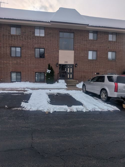 apt-1a-201 E Janata Blvd, Lombard, IL, 60148-5943 | Card Image