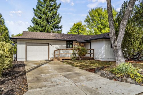 560 Elm Way, Eagle Point, OR, 97524 | Card Image