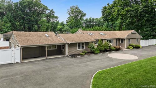 3 Beltane Dr, Dix Hills, NY, 11746-7812 | Card Image