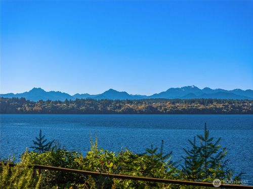 12145 Arrow Point Loop Ne, Bainbridge Island, WA, 98110-1478 | Card Image