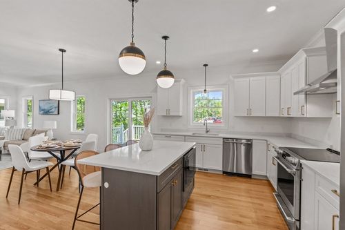 8 Brattle St, Wilmington, MA, 01887-3507 | Card Image