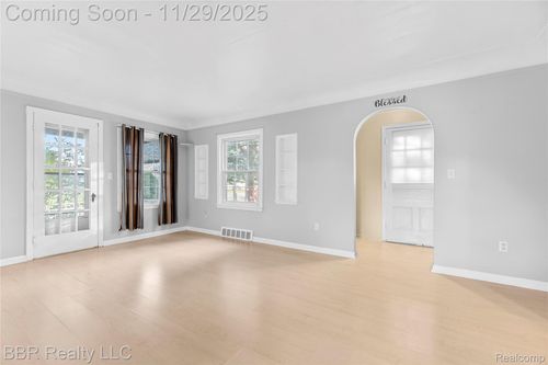 2206 3rd St, Trenton, MI, 48183-2108 | Card Image