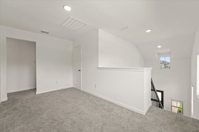 Game room at the top of the stairs | Image 19