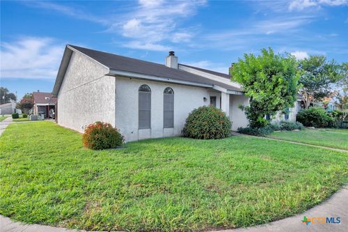 215 Chantilly St, Victoria, TX, 77904-2251 | Card Image