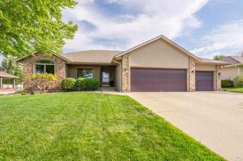 53 18th St Se, Le Mars, IA, 51031-8844 | Card Image