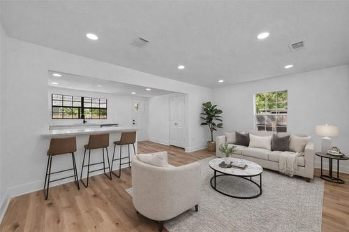 33 17th Ave N, Texas City, TX, 77590-6242 | Card Image