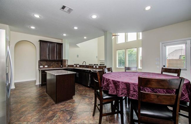 Spacious breakfast area. | Image 12