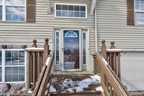 639 Andover Woods Dr, Fenton, MI, 48430-4128 | Card Image