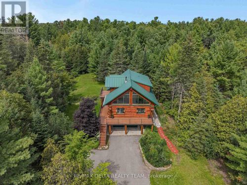 107 Corkery Woods Dr, Carp, ON, K0A1L0 | Card Image