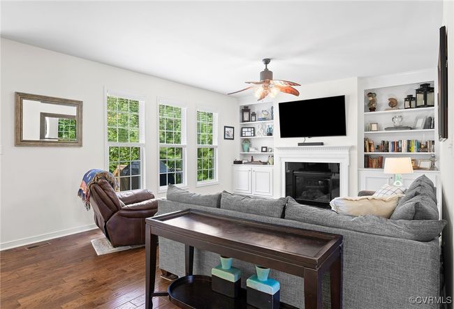 This space gets an ample amount of natural light | Image 14