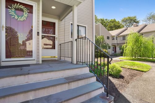 81-81 Lance Cir, Bridgeport, CT, 06606-1046 | Card Image