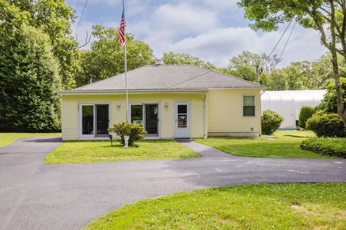 380 Crandall Rd, Tiverton, RI, 02878-2622 | Card Image