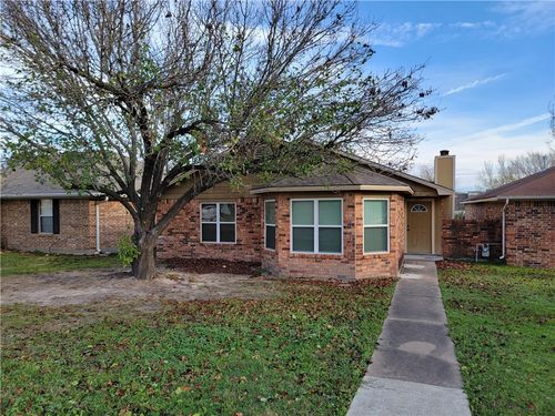 4011 Windswept Dr, College Station, TX, 77845-9305 | Card Image