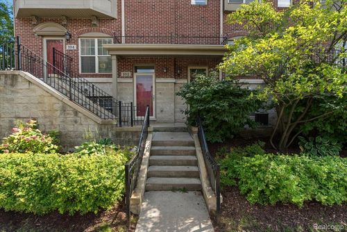 100 Adelaide St, Detroit, MI, 48201-3113 | Card Image