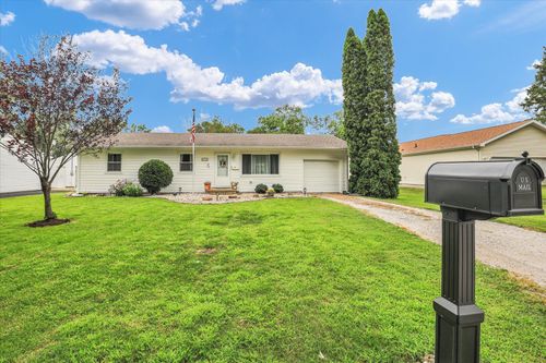 511 N 7th St, Saint Joseph, IL, 61873-9266 | Card Image