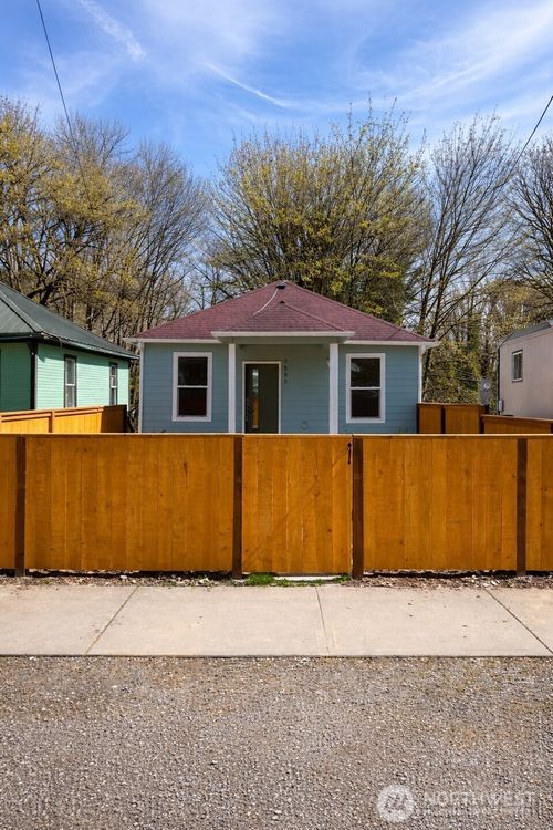 7537 S Dillard Ave, Concrete, WA, 98237-9527 | Card Image