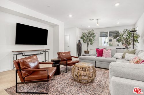 768 Daniel Freeman Cir, Inglewood, CA, 90301-4144 | Card Image