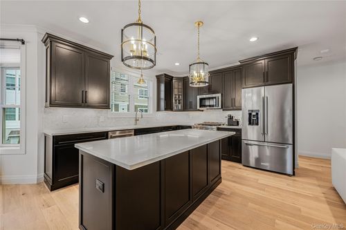 21105 Aspenwood Dr, Plainview, NY, 11803-2146 | Card Image