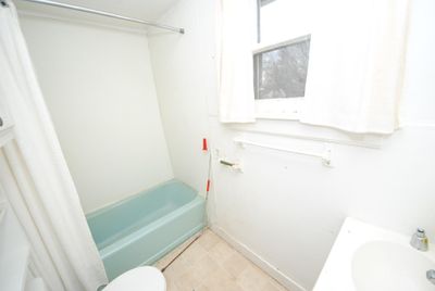 Bathroom.jpg | Image 3