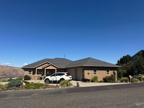 2460 Valleyview Dr, Clarkston, WA, 99403-1261 | Card Image