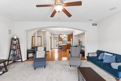 10859 Kingsfield Ln, Woodbury, MN, 55129-8351 | Card Image