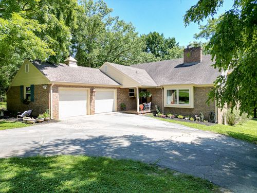2403 Hidden Lake Cir, Columbia, TN, 38401-5807 | Card Image