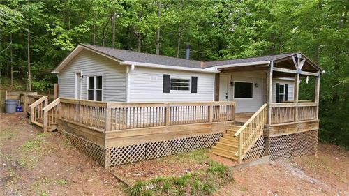 1402 Good Hope Dr, Walnut Cove, NC, 27052-7816 | Card Image
