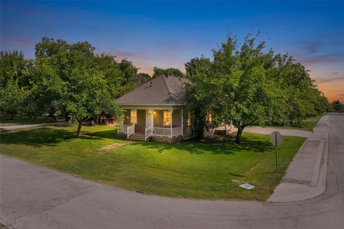 441 W Lake St, Krum, TX, 76249-5103 | Card Image