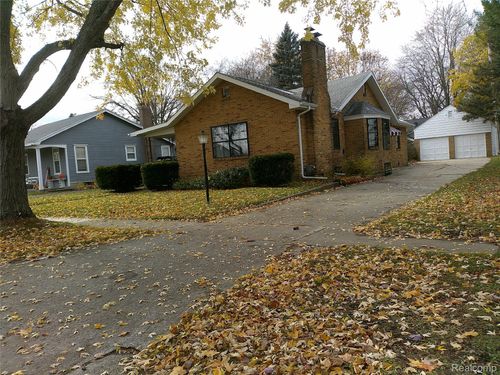 219 Washington St, Vassar, MI, 48768-1233 | Card Image