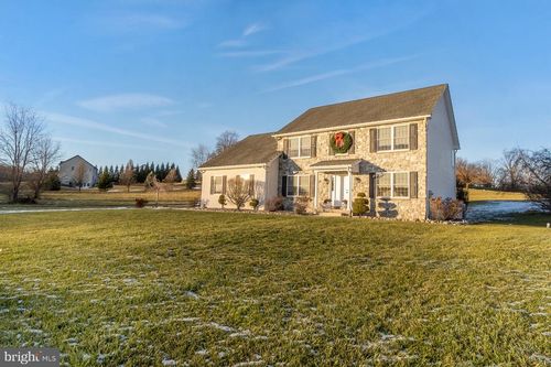 33 Starseed Dr, Bangor, PA, 18013-9449 | Card Image
