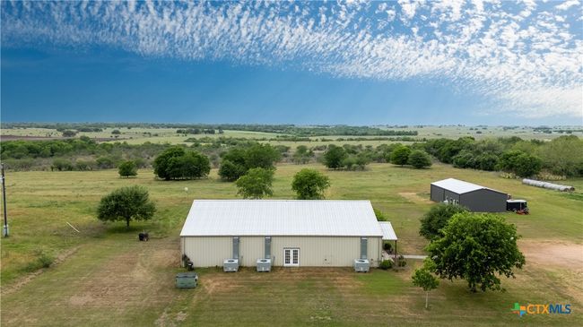 592 Dagg Rd, Home with 1 bedrooms, 2 bathrooms and null parking in Yoakum TX | Image 6