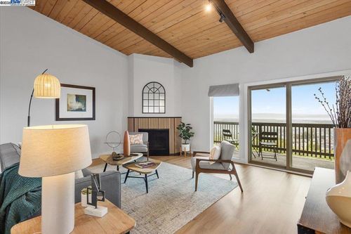 apt-30-19100 Crest Ave, Castro Valley, CA, 94546-2865 | Card Image