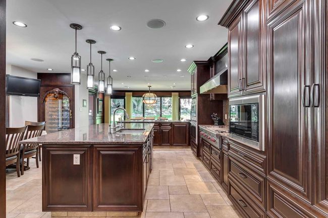 40 Eagle Ridge Pl Sw, House other with 5 bedrooms, 5 bathrooms and 8 parking in Calgary AB | Image 18