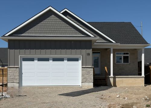 19 Lois Crt, Grand Bend, ON, N0M1T0 | Card Image