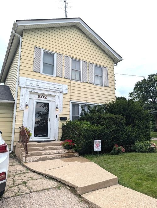 802 Erie St, Elgin, IL, 60123-7310 | Card Image