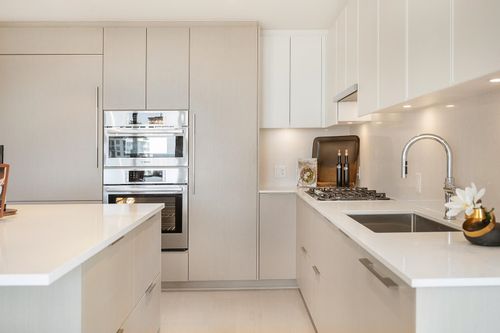 402-128 W 15th St, North Vancouver, BC, V7M1R5 | Card Image