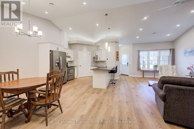 103 Broomers Crescent, Townhouse with 2 bedrooms, 2 bathrooms and 3 parking in Wellington North (Mount Forest) ON | Image 16