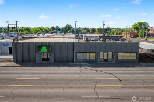 417 W Broadway Ave, Moses Lake, WA, 98837-1918 | Card Image
