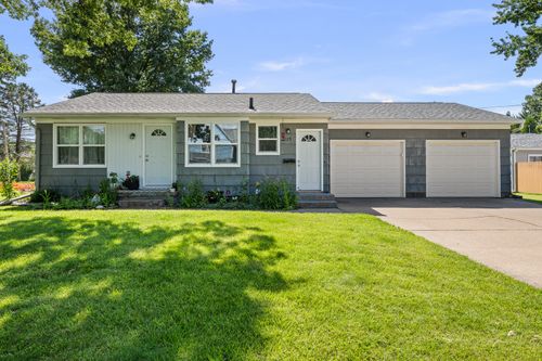 925 42nd St, Moline, IL, 61265-2644 | Card Image