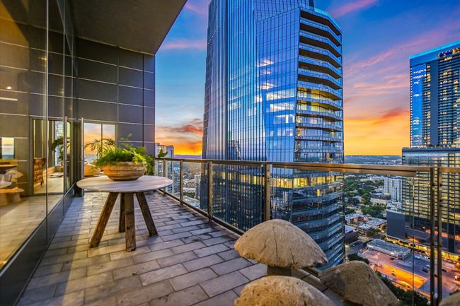 Perfectly positioned for sunrise coffee or sunset cocktails, these outdoor spaces extend the living experience skyward. | Image 19