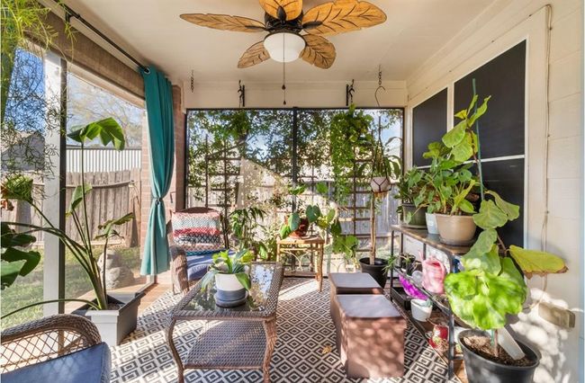 Enclosed screen porch | Image 16
