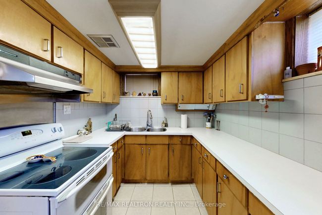 94 Camborne Ave, House other with 4 bedrooms, 2 bathrooms and 5 parking in North York ON | Image 20