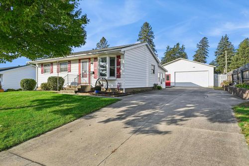 1102 Se 1st Street, Waverly, IA, 50677 | Card Image