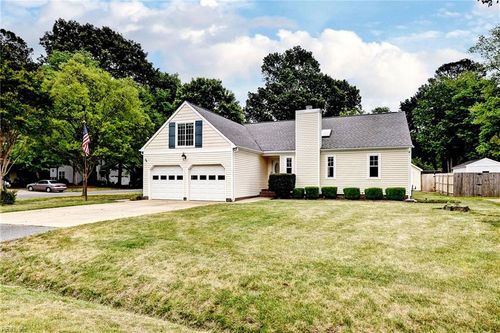 701 Tabb Lakes Dr, Yorktown, VA, 23693-4211 | Card Image