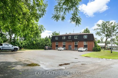 65 Queen St, Chesterville, ON, K0C1H0 | Card Image